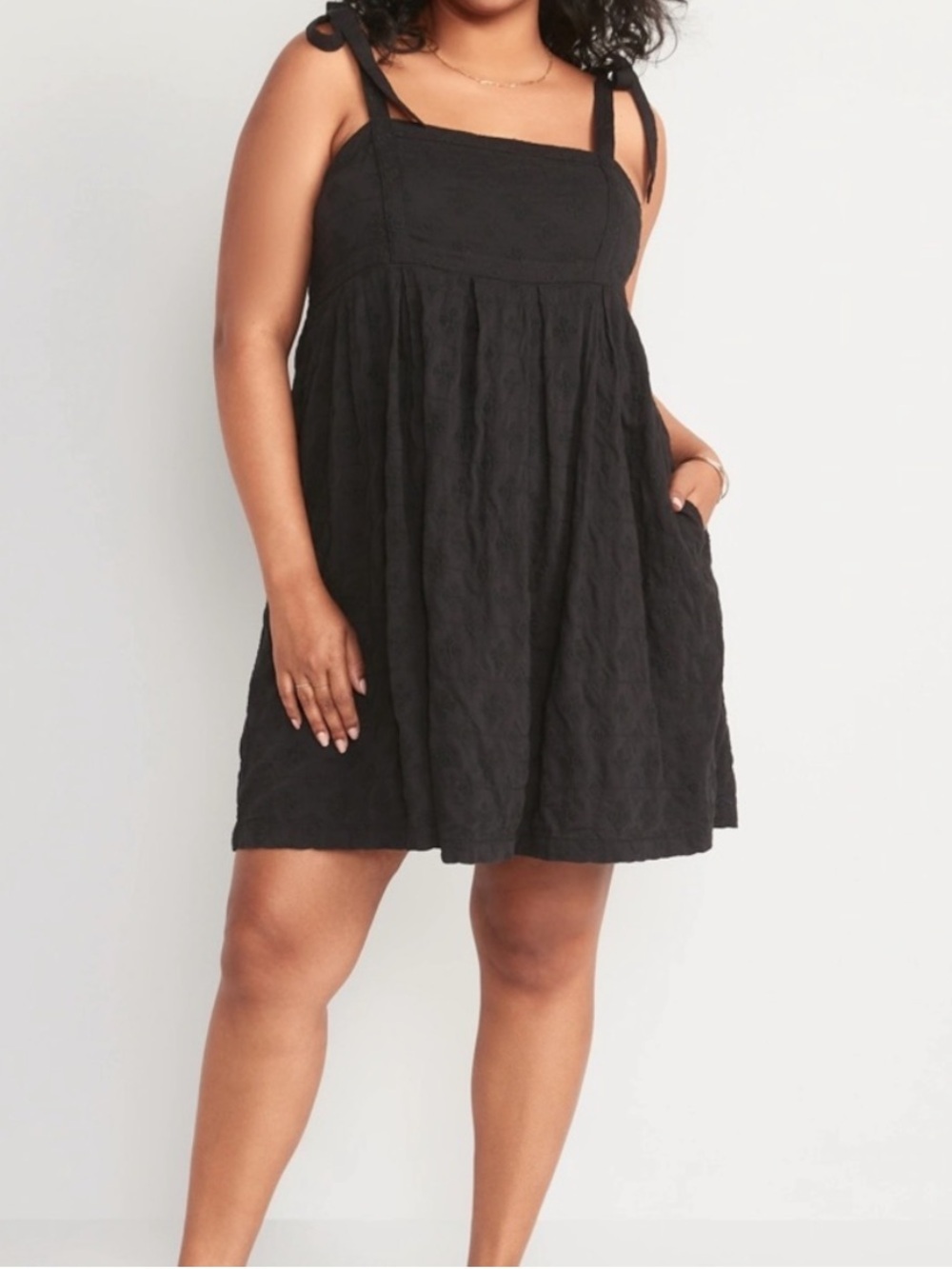 Old Navy Tie-Shoulder Embroidered Mini
Babydoll Swing Dress Size Medium Women’s